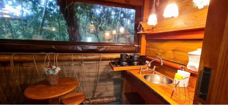 Cabana 1 com hidromassagem, lareira elétrica e vista para mata nativa